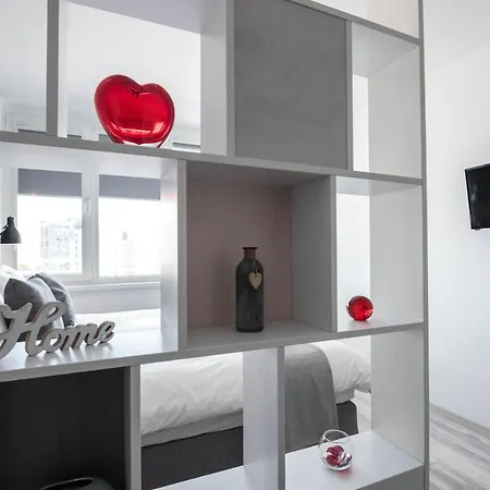 Above The Sea Apartment Warna
